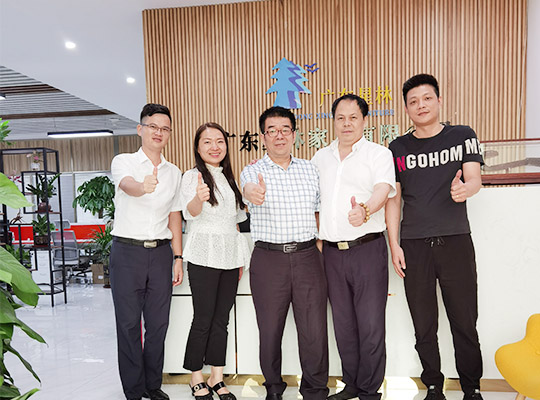 廣東省養(yǎng)老服務(wù)產(chǎn)業(yè)促進(jìn)會李振清會長一行前往星林（醫(yī)養(yǎng)）家具有限公司參觀考察